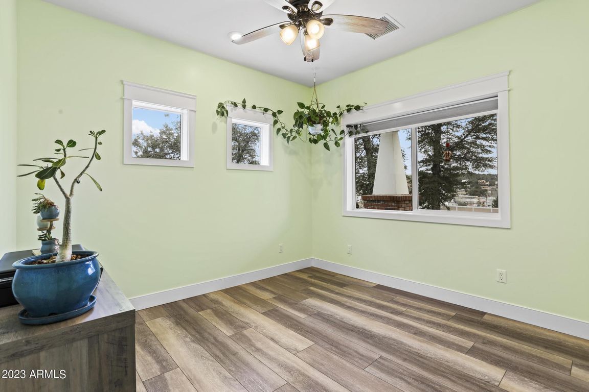 Building Photo - 414A W Frontier St