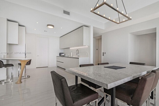 Building Photo - 16901 Collins Ave