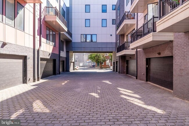 Building Photo - 608 N 3rd St