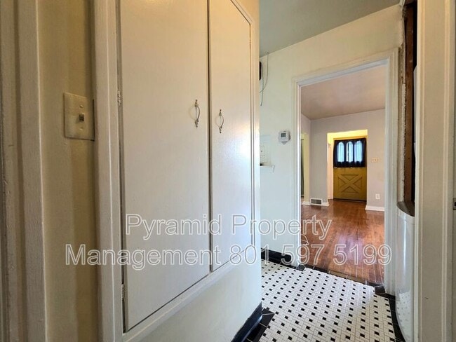 Building Photo - 825-827 E 620 N
