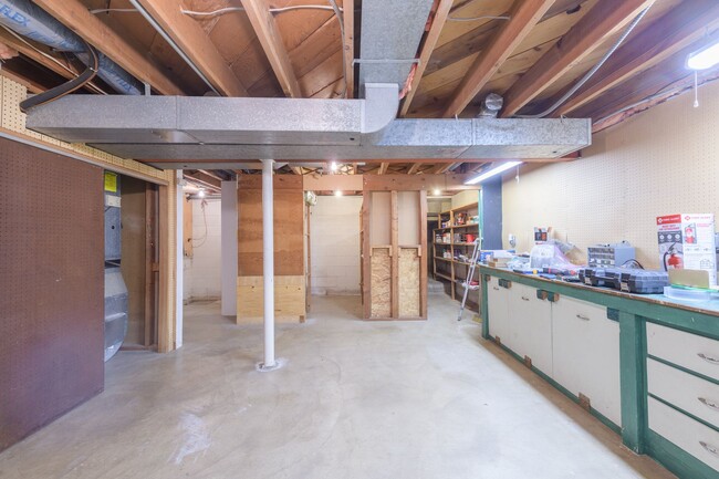 Building Photo - Great Roseville Home, Moundsview Schools, ...