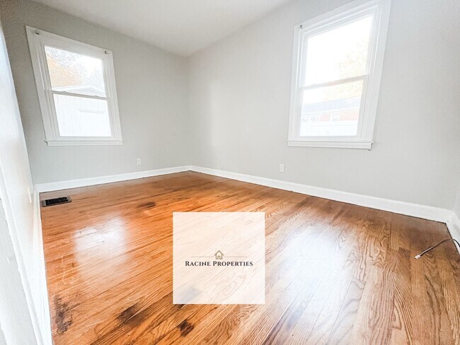 Building Photo - 7 Bristol Dr