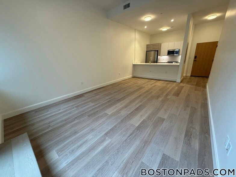 Building Photo - 1079 Commonwealth Ave