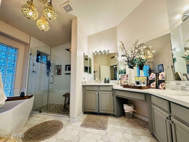 Building Photo - 727 W Mendoza Cir