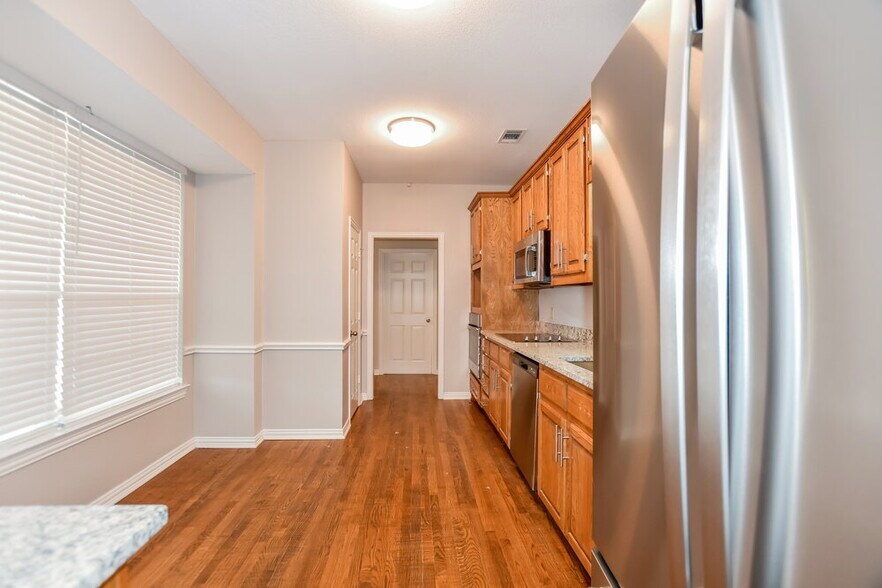 Building Photo - 116 Stanford St