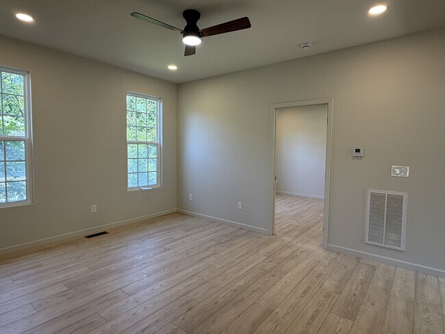Building Photo - 2213 Cityview Ave