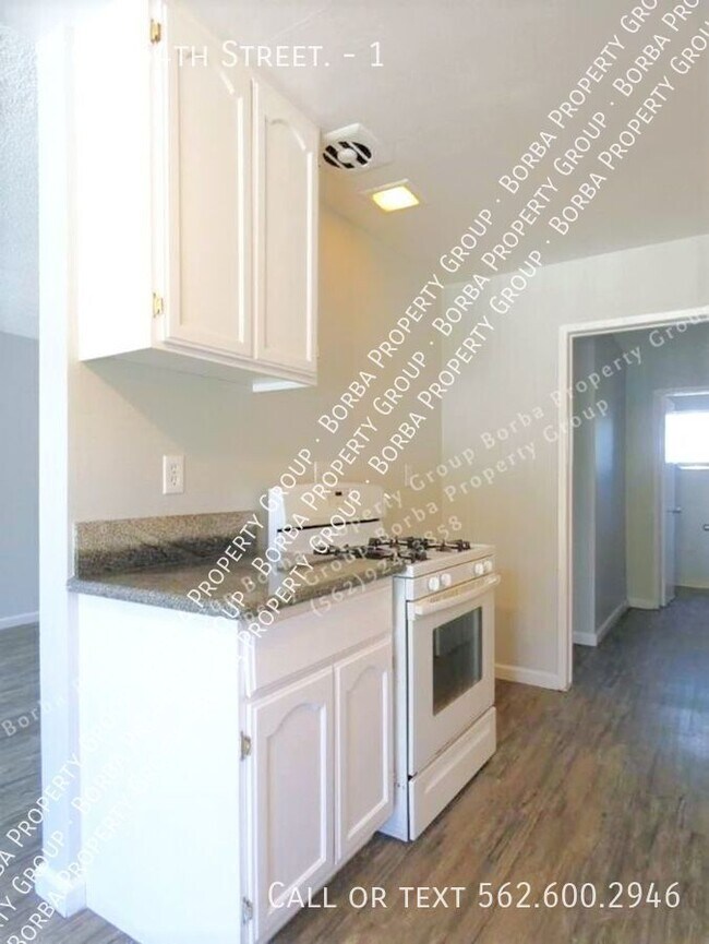 Building Photo - 570 E 64th St