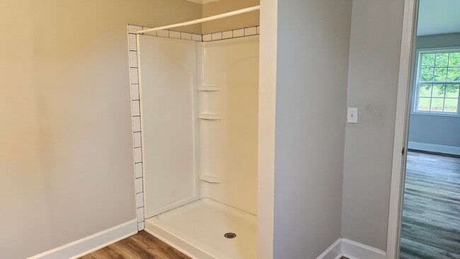 Building Photo - 1+Acre in the country! 2 bed/1.5 Bth- NO C...