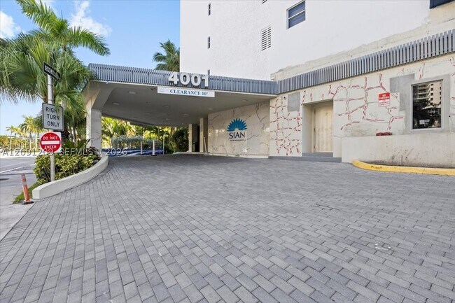 Building Photo - 4001 S Ocean Dr