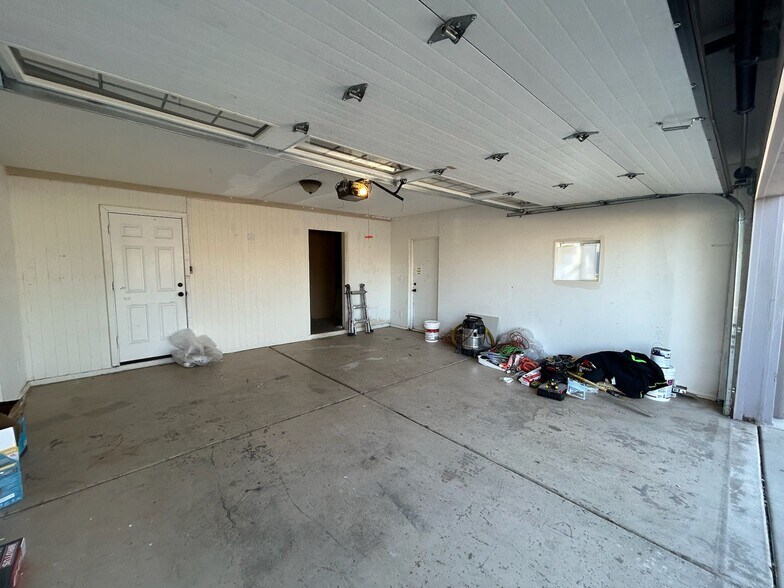Building Photo - 2933 W Muriel Dr