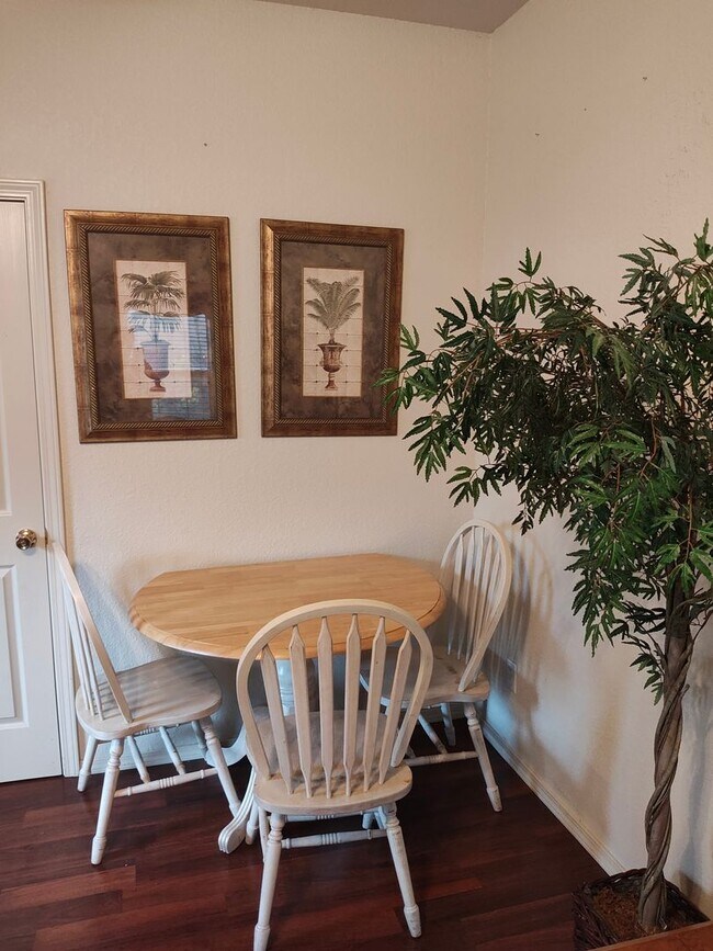 Building Photo - Furnished 1 bedroom 1 bath near Silver Dol...