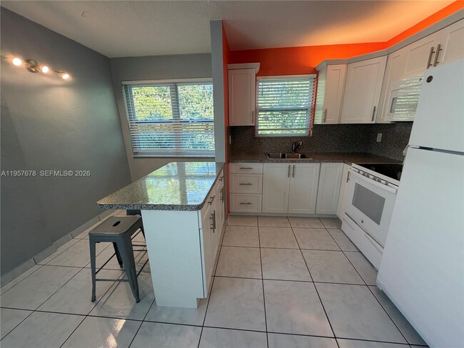 Building Photo - 1301 N 12th Ct