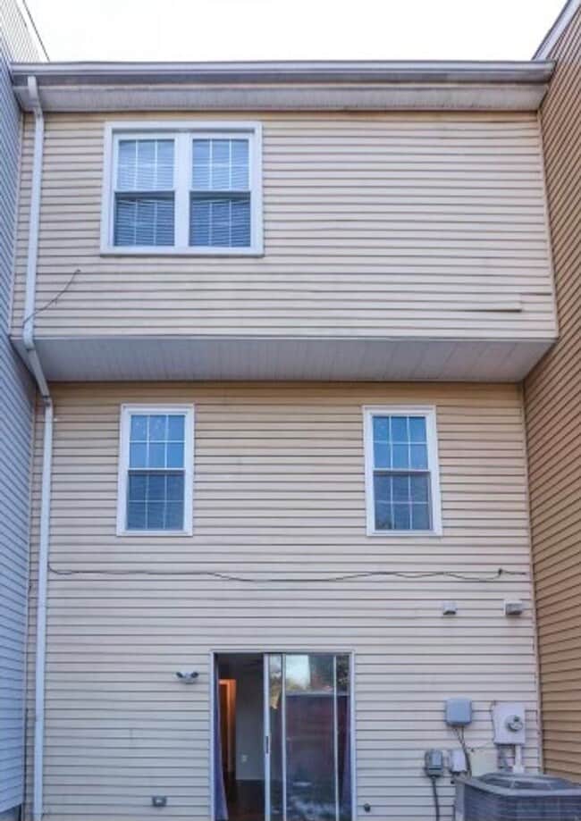 Building Photo - Beautiful Townhome Near Gunner's Lake in Germantown