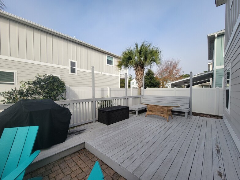 Building Photo - 129 Grayling Way