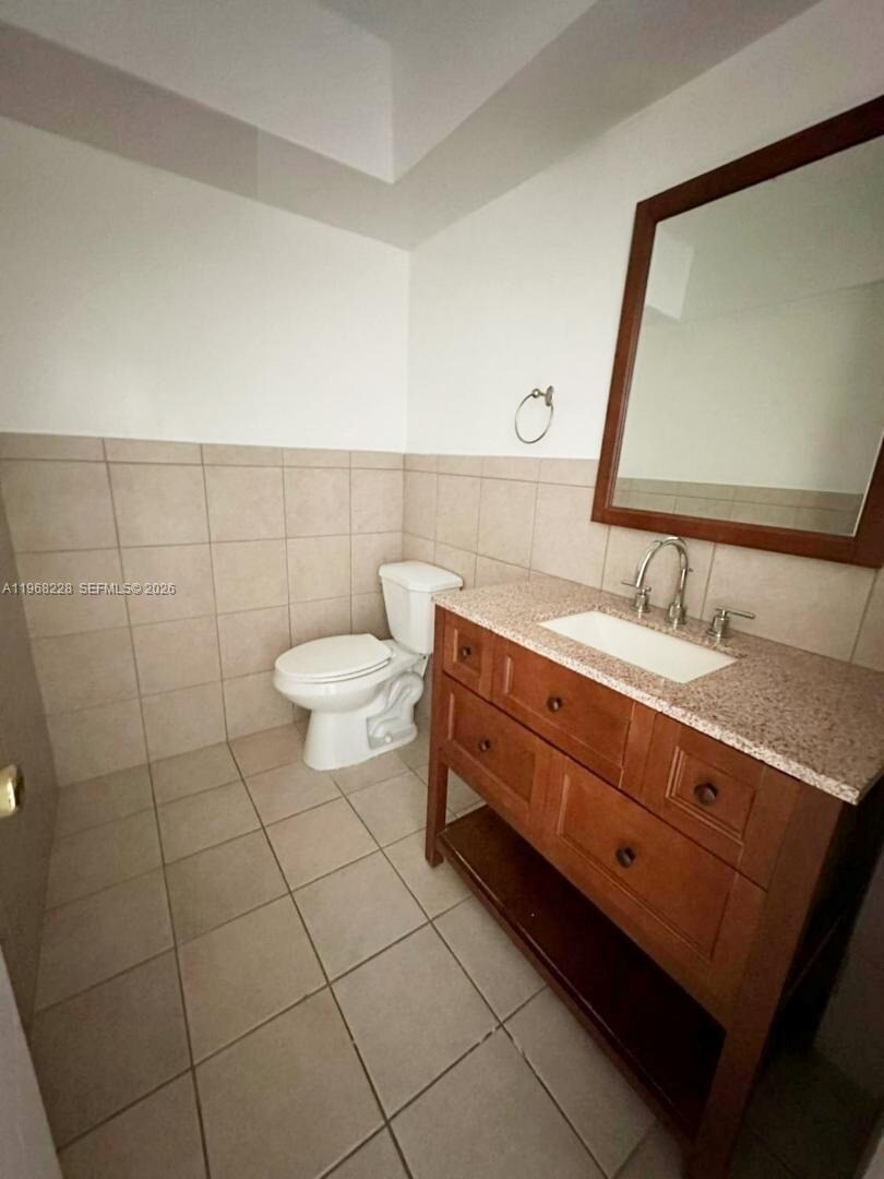 Building Photo - 1885 NE 121st St