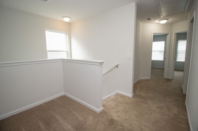 Building Photo - 22 Routhland Ct