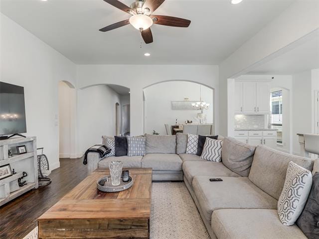 Building Photo - 708 Sandbox Dr