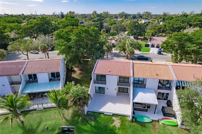 Building Photo - 7238 Jacaranda Ln