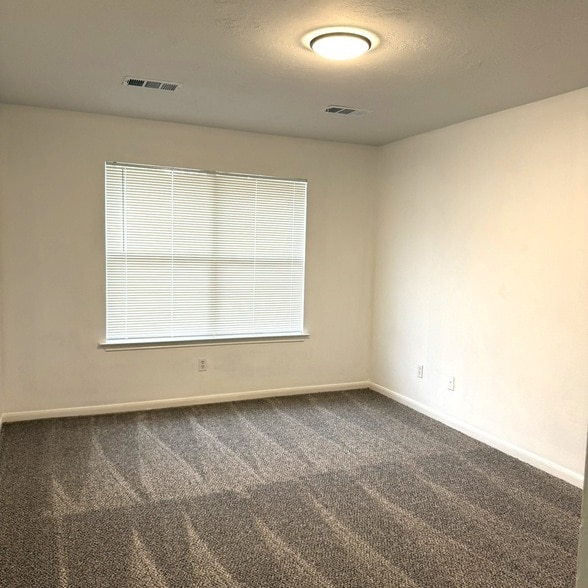 Building Photo - 19851 Laurel Trail Dr