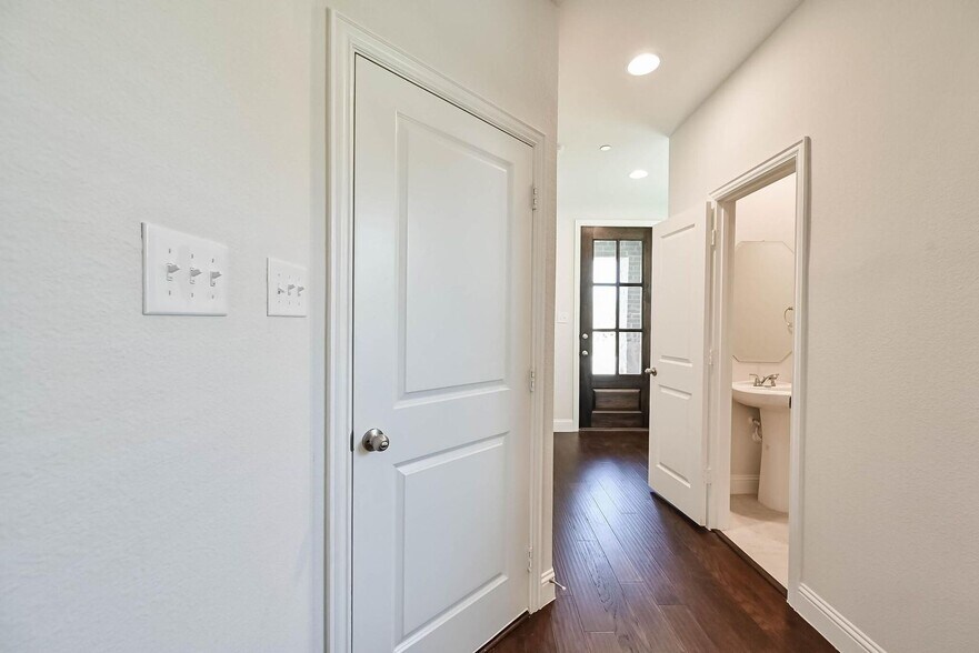 Building Photo - 4260 Mingo Dr