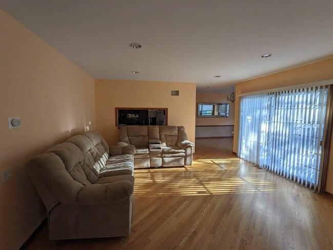 Building Photo - 604 Marseilles Cir