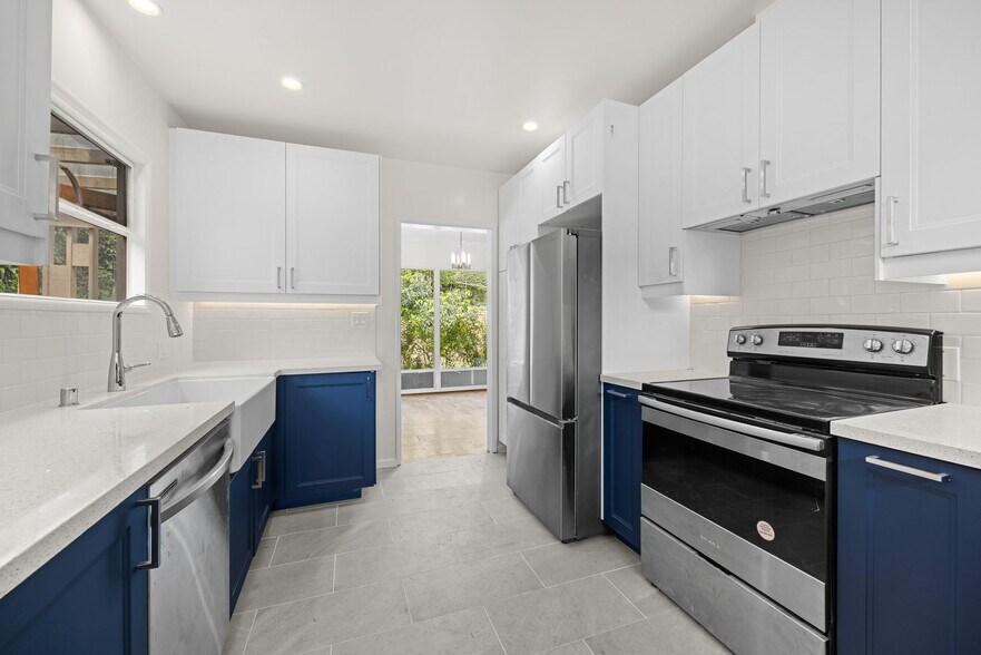 Building Photo - Classic Mid-Century home moments from Fryman Canyon