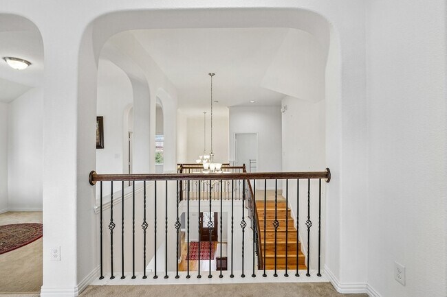 Building Photo - 5625 Kerry Dr