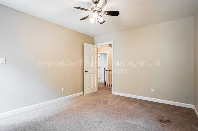 Building Photo - 2304 Knoll Ridge Ln