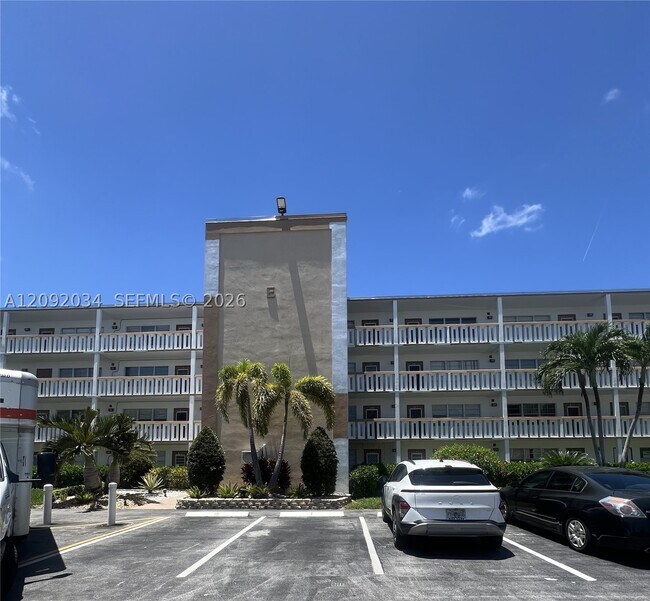 Building Photo - 1087 Cornwall E