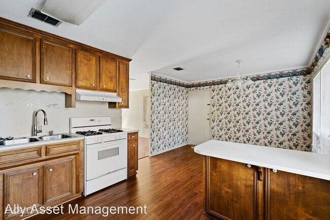 Building Photo - 3 br, 1 bath House - 2838 Smithfield Road