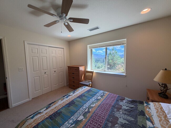 Building Photo - 799 Lookout Point Cir