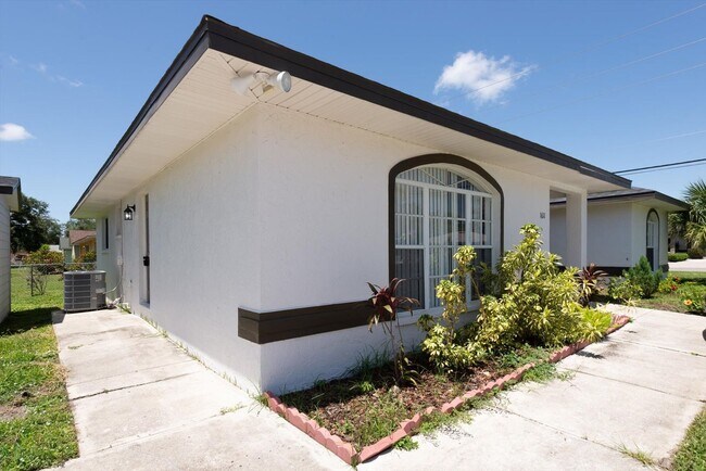 Building Photo - 1611 3rd Ave W