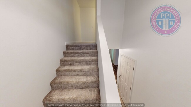 Building Photo - West Linn!!!  Stylish Townhouse, Private C...