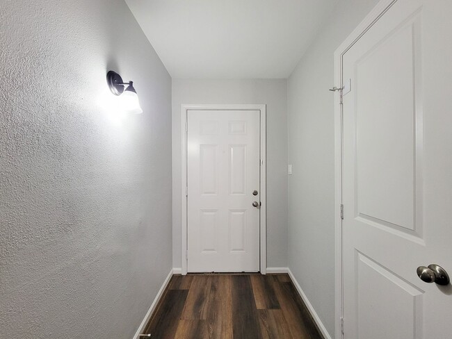Building Photo - Welcome to your cozy retreat in the heart ...