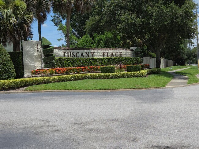 Building Photo - Beauiful Townhome in Tuscany Place. This i...