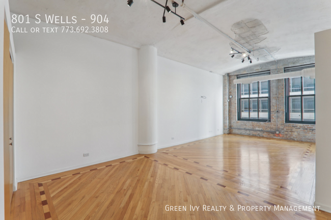 Building Photo - 801 S Wells-904