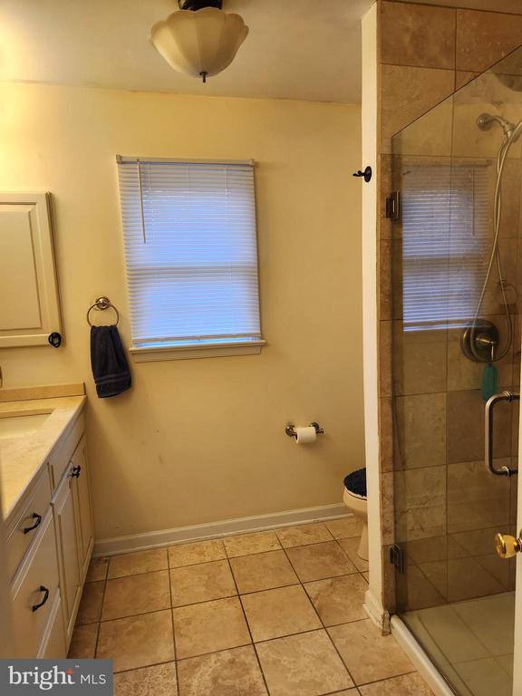 Building Photo - 5 Harlech Dr