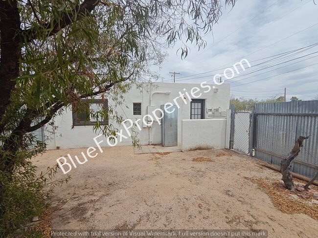 Building Photo - 3401 E Bermuda St