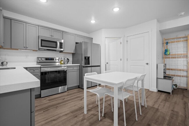 Building Photo - 645 S Plum Creek Ln E