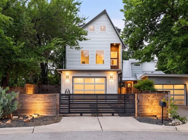 Building Photo - 1182 Oak Grove Ave