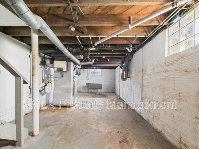 Building Photo - 871 Kennebec Ave