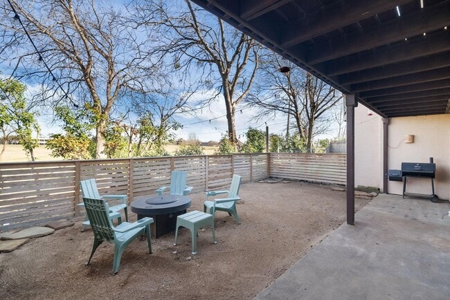 Building Photo - Amazing Mid-Century Modern 2 Bed, 2.5 Bath Ready for New Tenants- Eagle Mountain Saginaw ISD- 76179