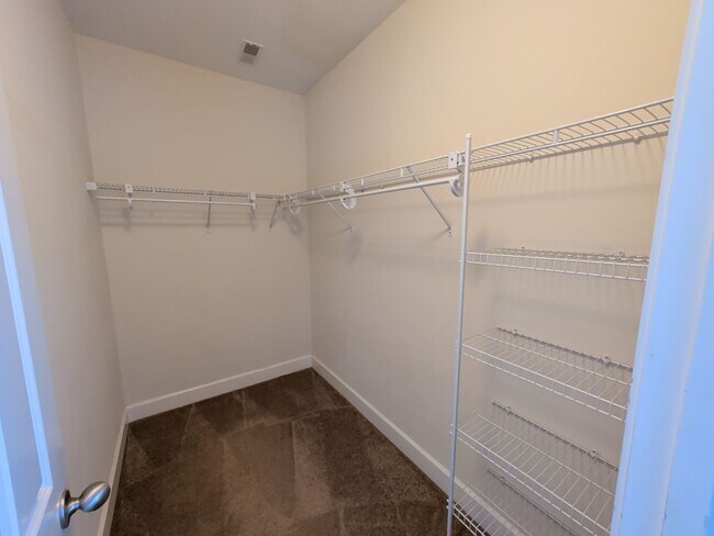 Building Photo - 2-Bed/2-Bath condo in Lenox Village.