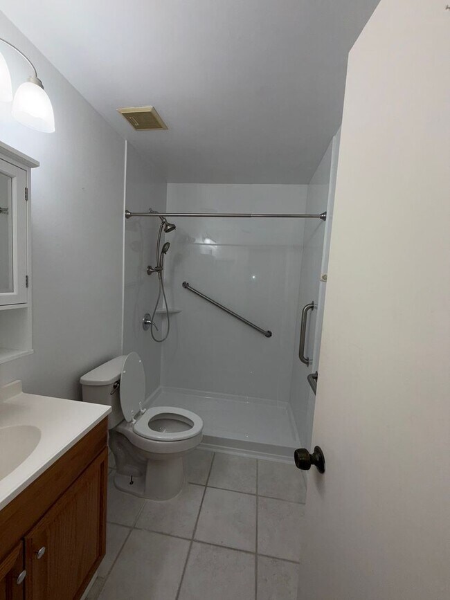 Building Photo - 250 Terrace Hill Blvd