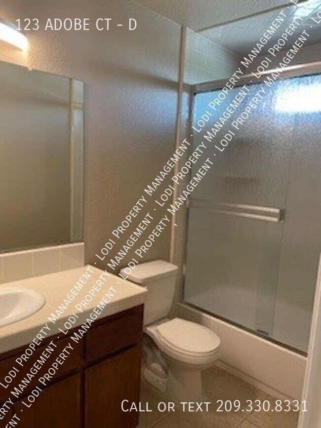 Building Photo - 123 Adobe Ct