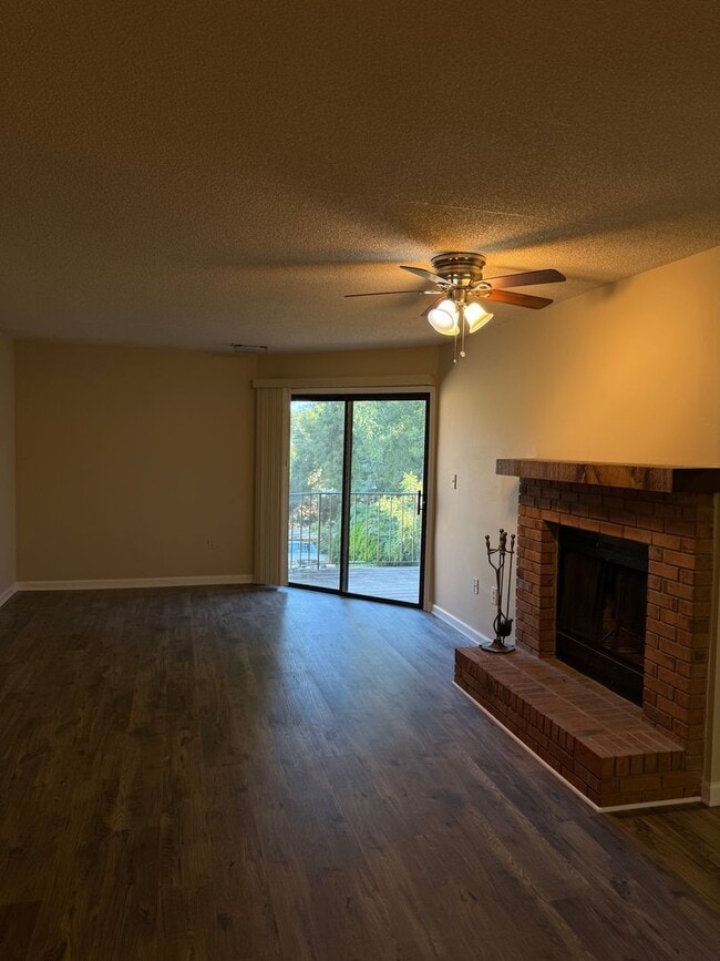 Primary Photo - 1 Bedroom Condo in the Heart of Gainesville!