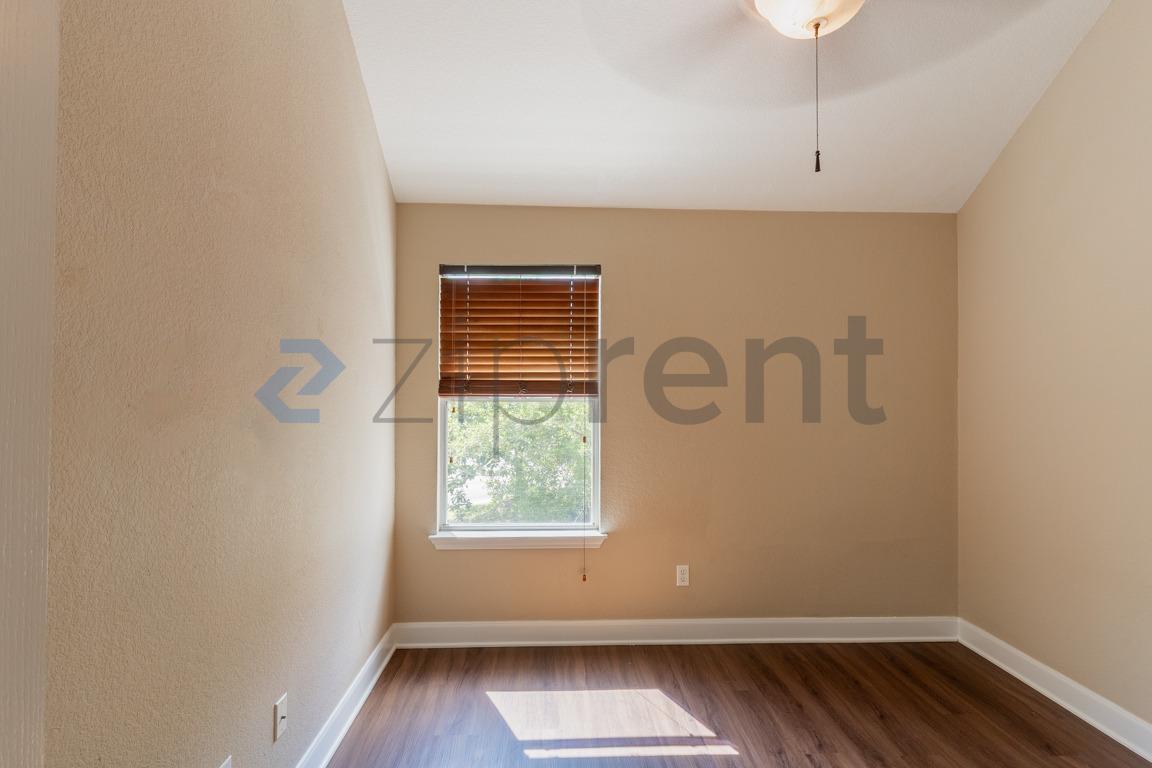 Building Photo - Unit