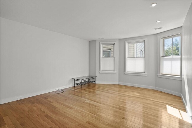 Building Photo - 14 Hardwick St
