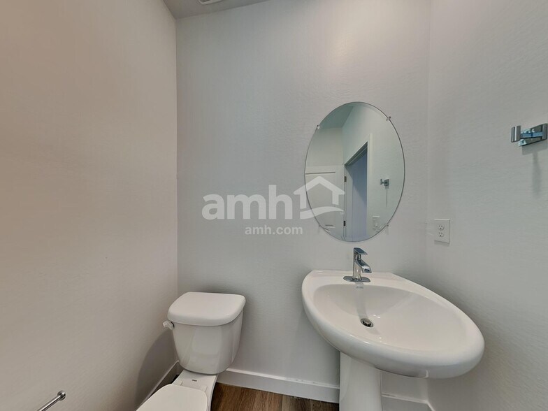 Building Photo - 12627 W Adair Dr