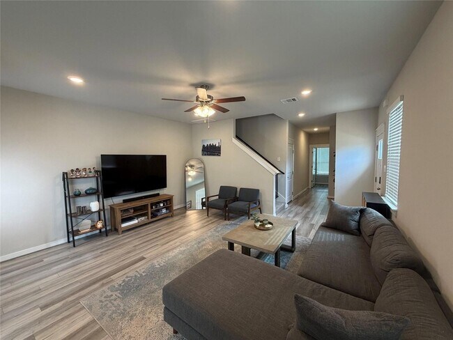 Building Photo - 125 Threshing Rd